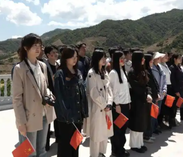 孩子在科考船上看星星在航天发射现场感受大国重器